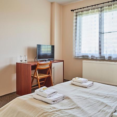 Hotel Tihiat Kat Априлци Экстерьер фото