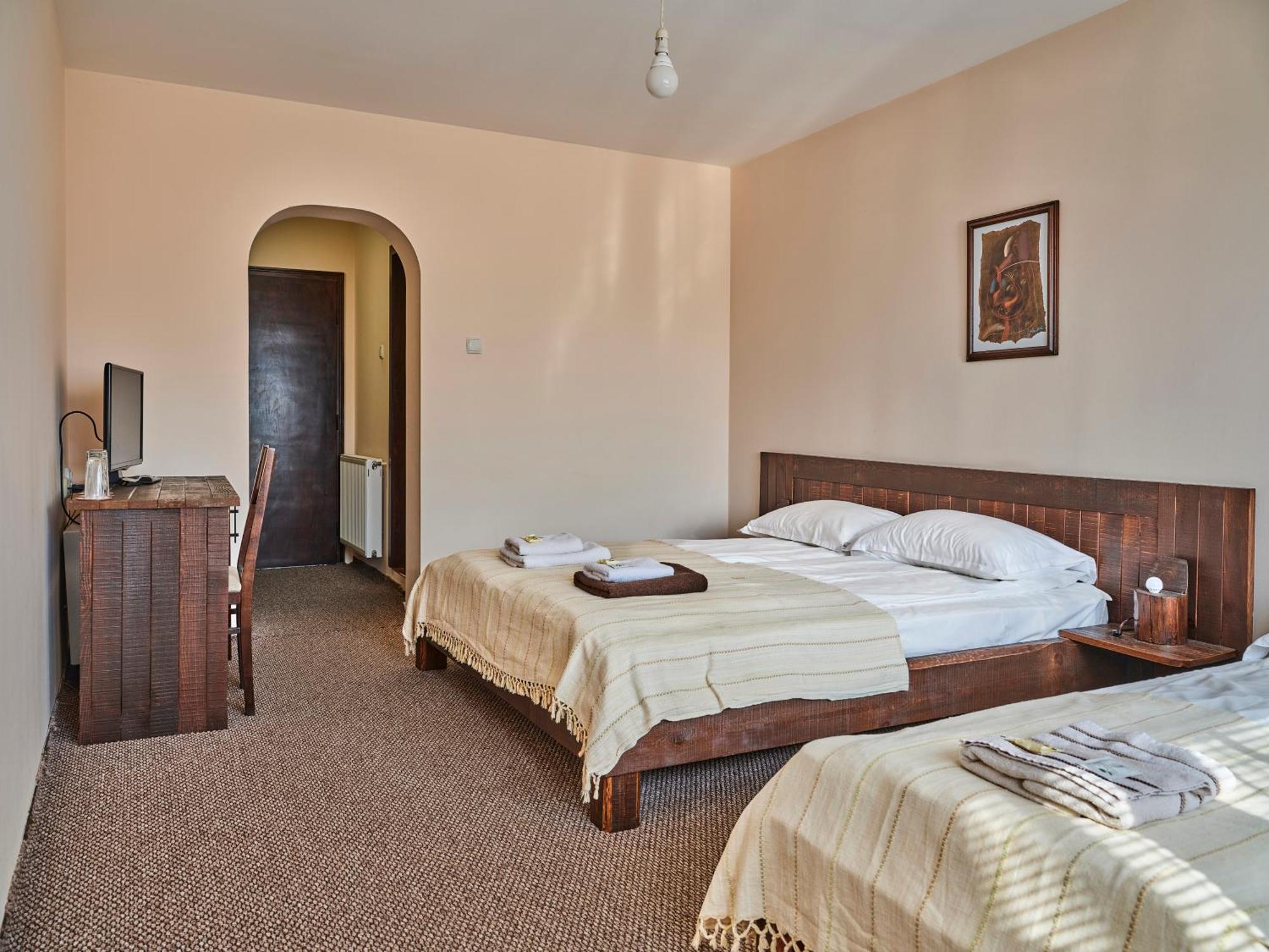 Hotel Tihiat Kat Априлци Экстерьер фото