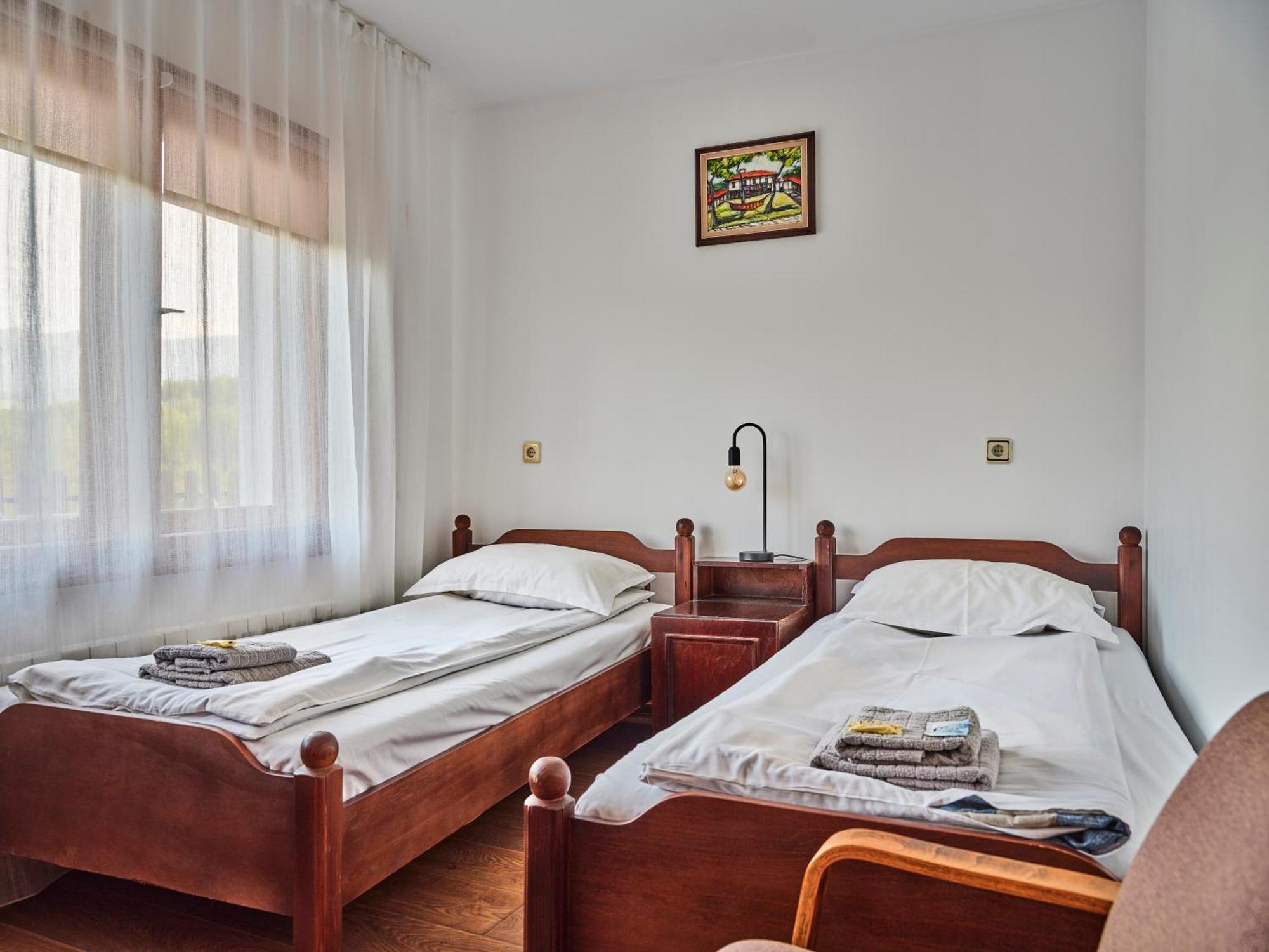 Hotel Tihiat Kat Априлци Экстерьер фото