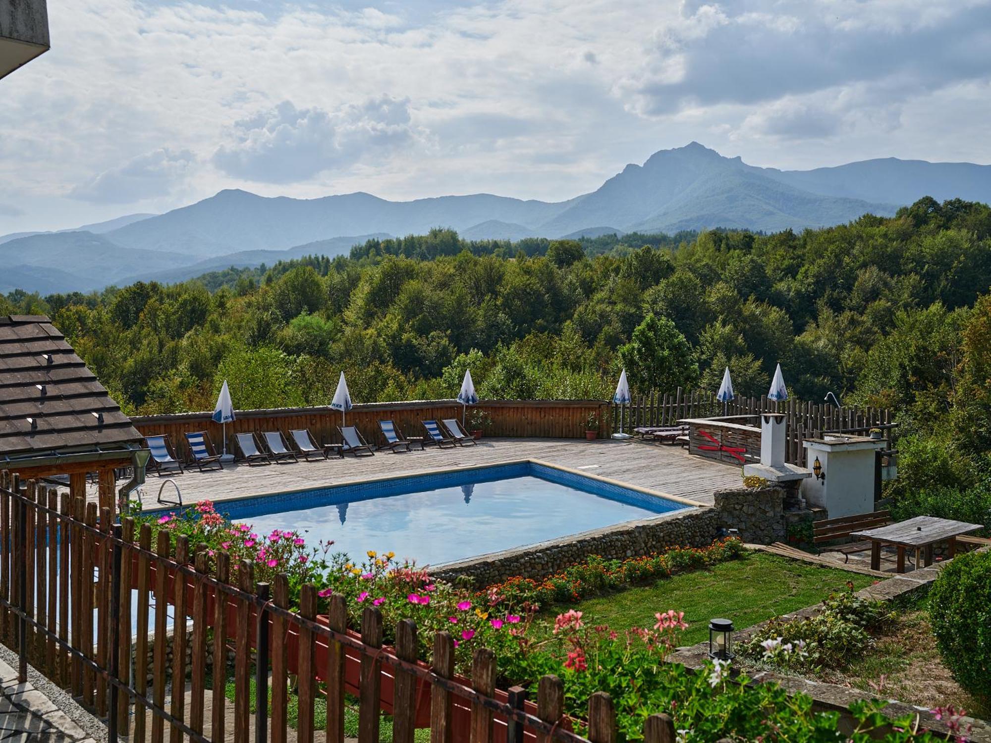Hotel Tihiat Kat Априлци Экстерьер фото